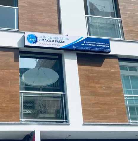 Fachada do Clínica Dentária E Maxilo Facíal Dr. Laurindo Andrade em Praia